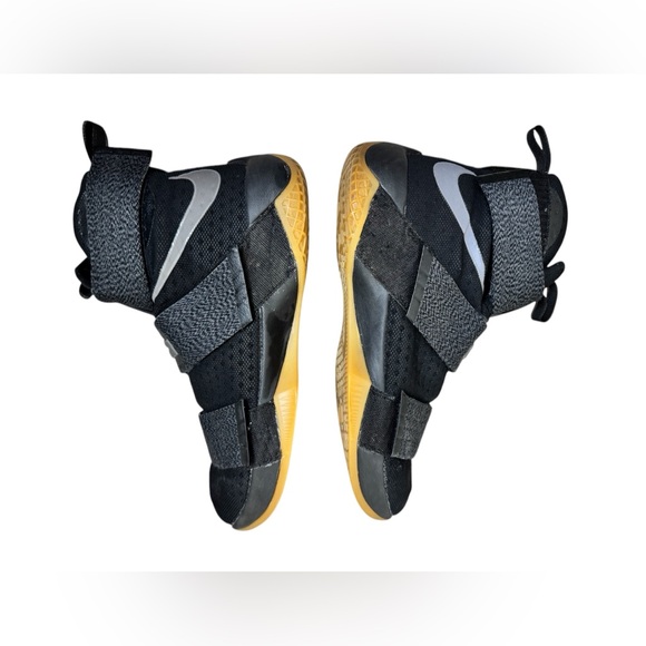 NIKE ZOOM LEBRON SOLDIER 10
TITLE TRADITION - Picture 4 of 14
